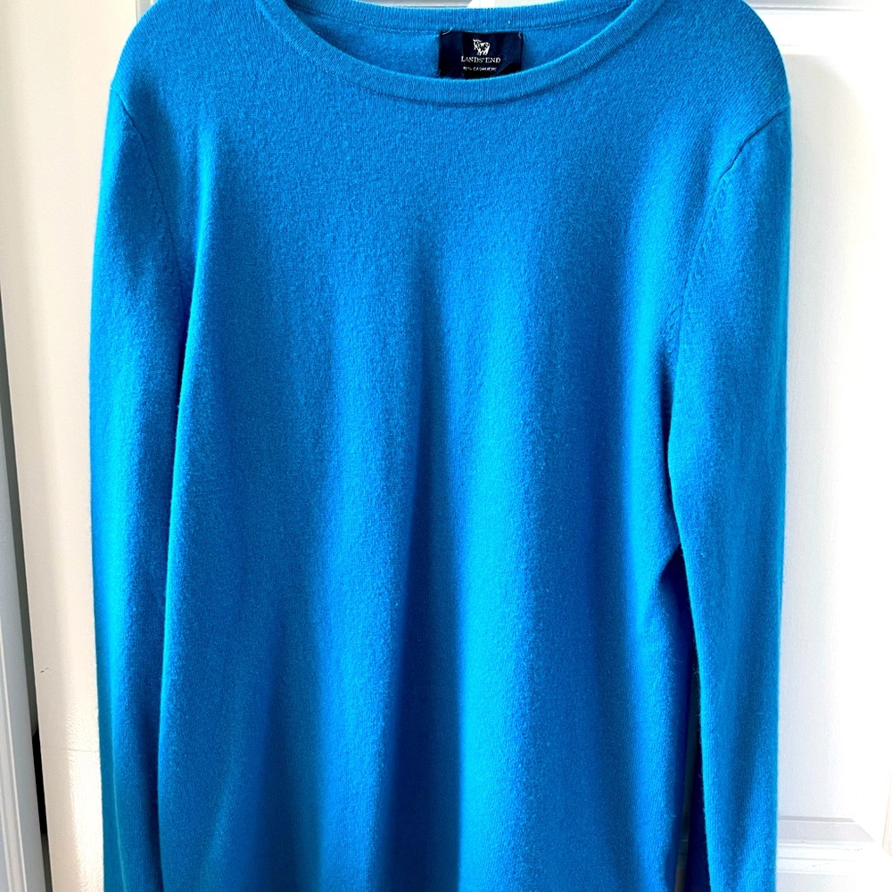 100% cashmere crewneck sweater